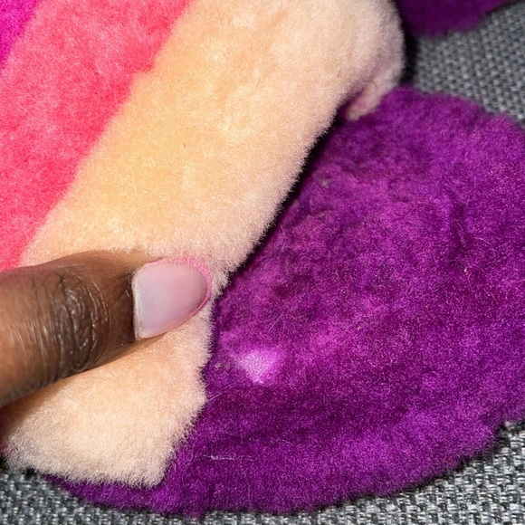 FUCHSIA PINK UGG FLUFF YEAH SLIDES 🍭🍬 - Picture 7 of 8